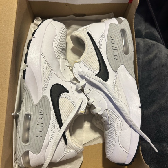 Women's Nike Air Max Excee Size: 7.5 - Picture 3 of 6